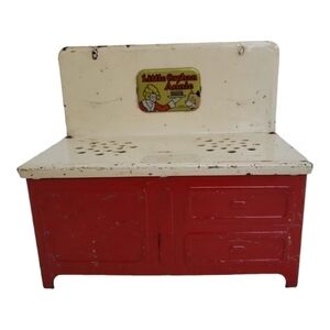 VINTAGE Little Orphan Annie Metal Toy Stove Red and White 7x8x4